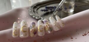 كم من الوقت تدوم أظافر بالضغط على الأظافر